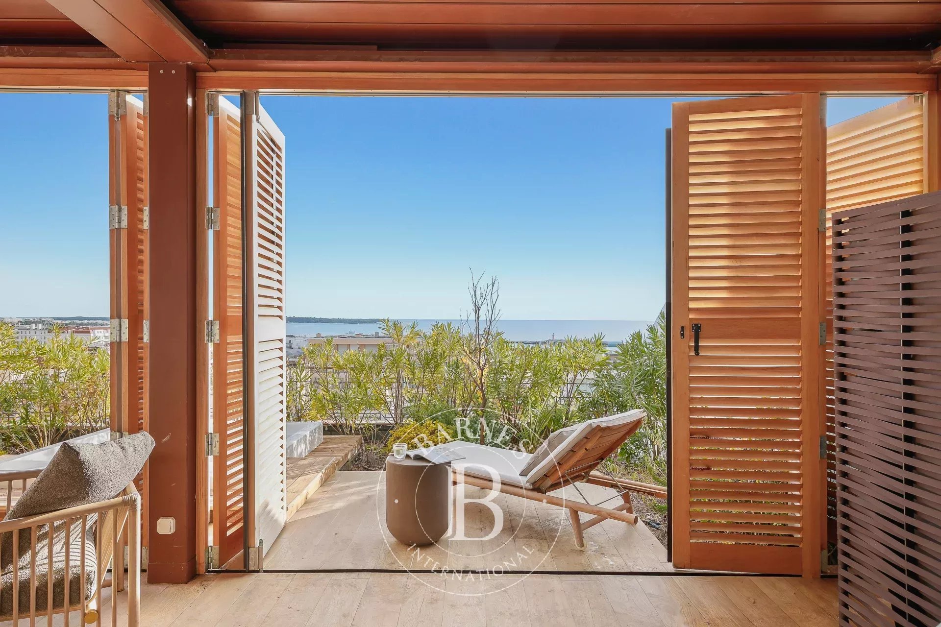 CANNES CENTRE - ROOFTOP - VUE MER - JACUZZI - 3 PIECES