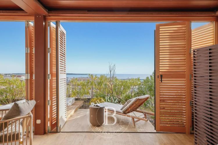 CANNES CENTRE - ROOFTOP - VUE MER - JACUZZI - 3 PIECES