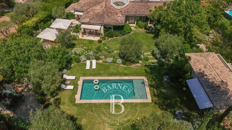PROCHE MOUGINS - LE CANNET - VILLA RÉNOVÉE - PISCINE