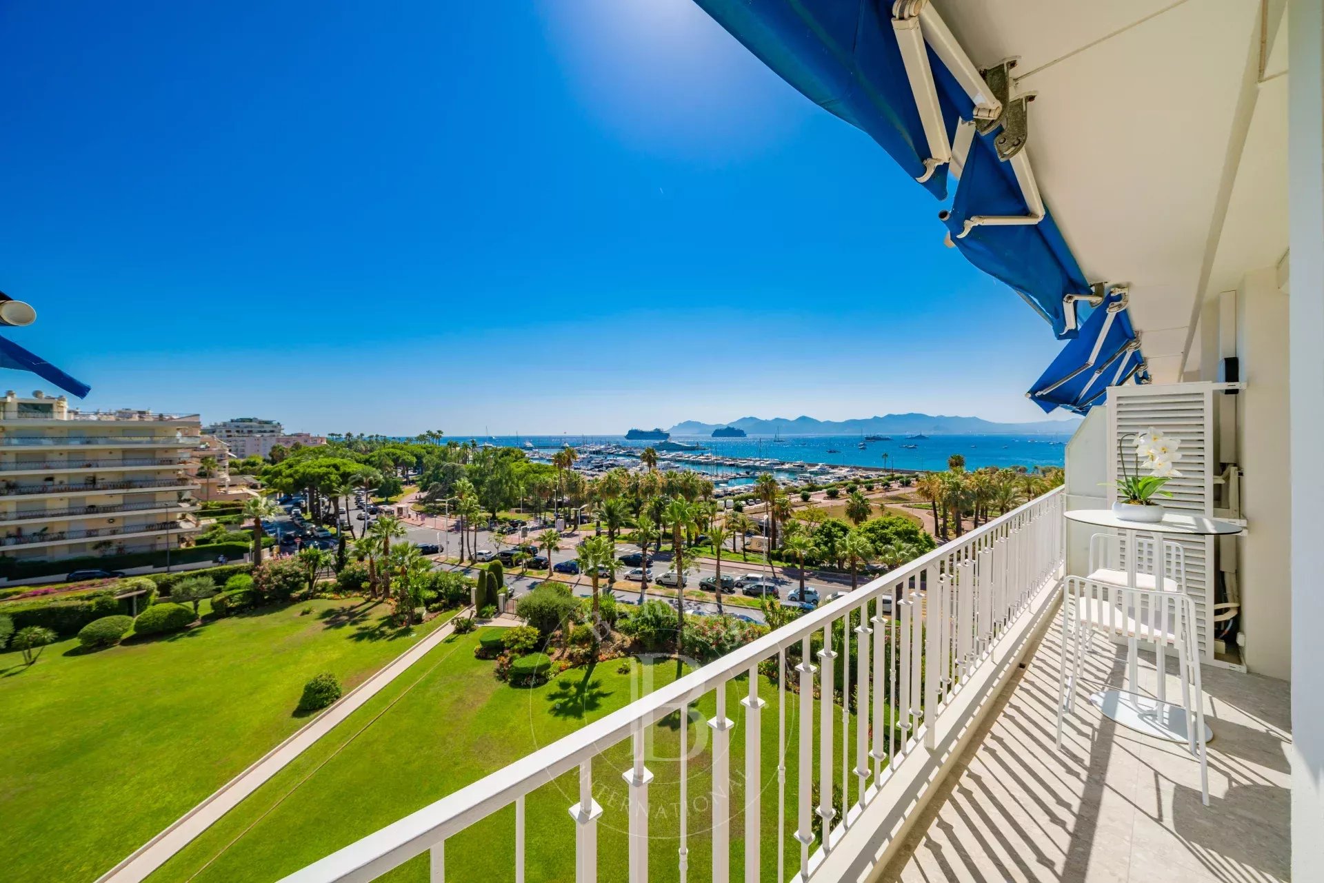 CANNES CROISETTE - VUE MER - TERRASSE  - 4 PIECES