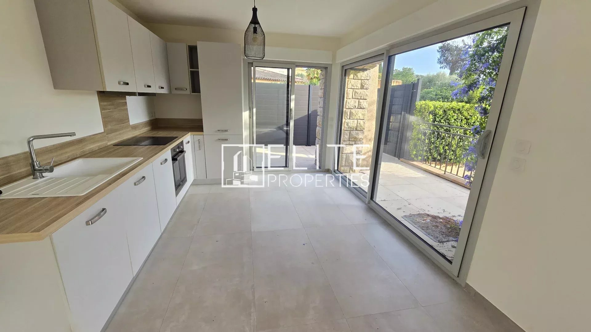 APPARTEMENT 3 PIECES 80m² + JARDIN + 2 PARKINGS MOUANS-SARTOUX