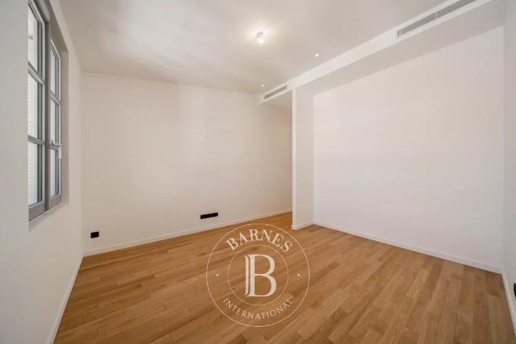 EXCLUSIVITÉ - CANNES ARRIÈRE CROISETTE -  5 PIÈCES - BALCON - APERÇU MER - DERNIER ETAGE