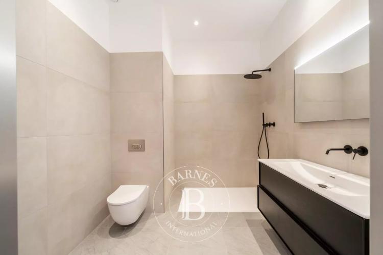 EXCLUSIVITÉ - CANNES ARRIÈRE CROISETTE -  5 PIÈCES - BALCON - APERÇU MER - DERNIER ETAGE