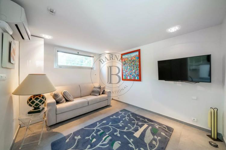 MOUGINS - VILLA DE PLAIN PIED - PROCHE CANNES