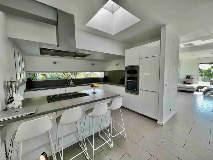 Villa contemporaine 258 m² – Vue mer, piscine, prestations haut de gamme
