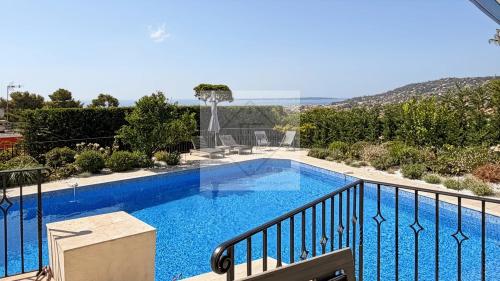 ANTIBES Élégante maison en pierre rénovée – Charme provençal proche plage