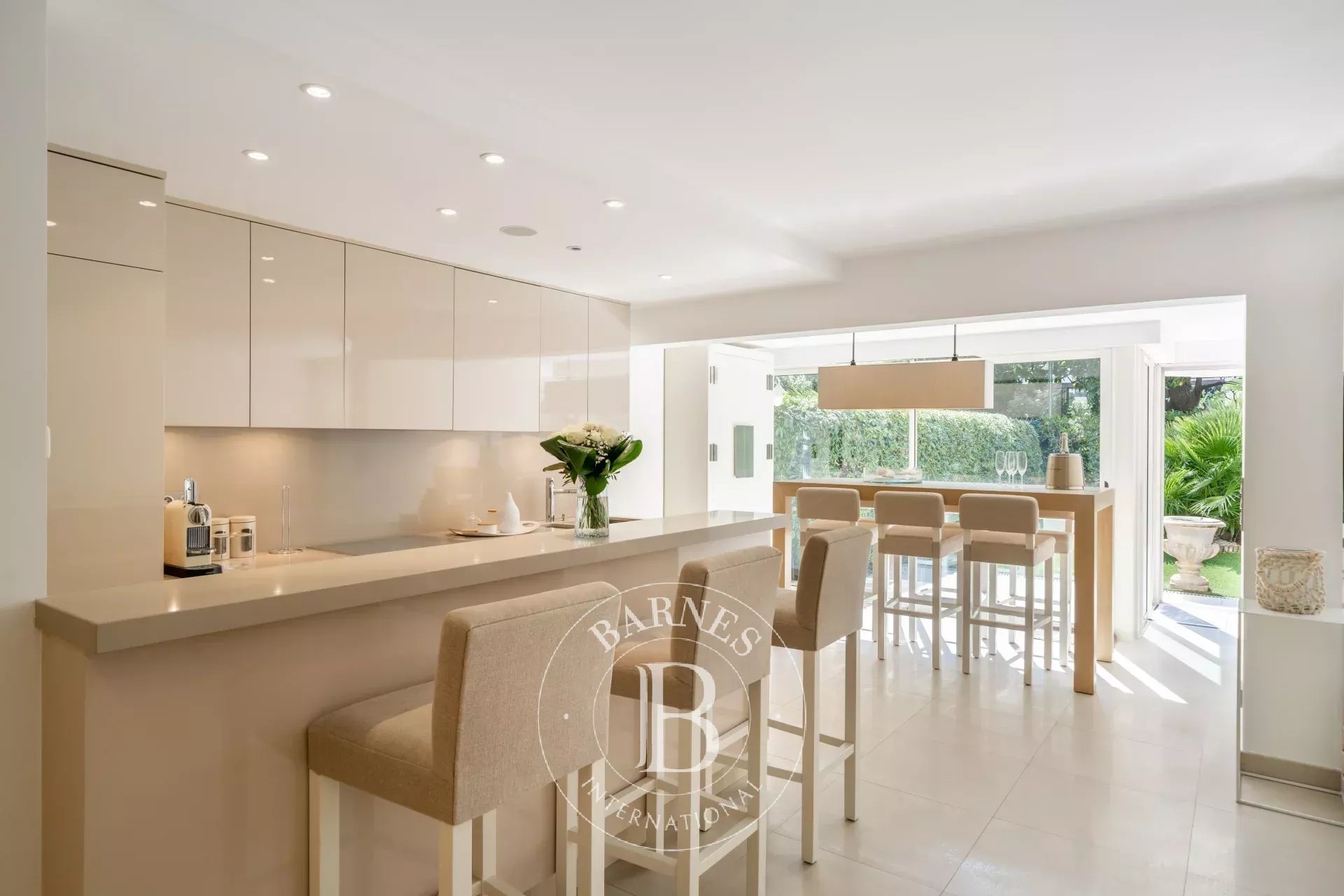CANNES ARRIERE CROISETTE - APPARTEMENT 3 PIÈCES - JARDIN