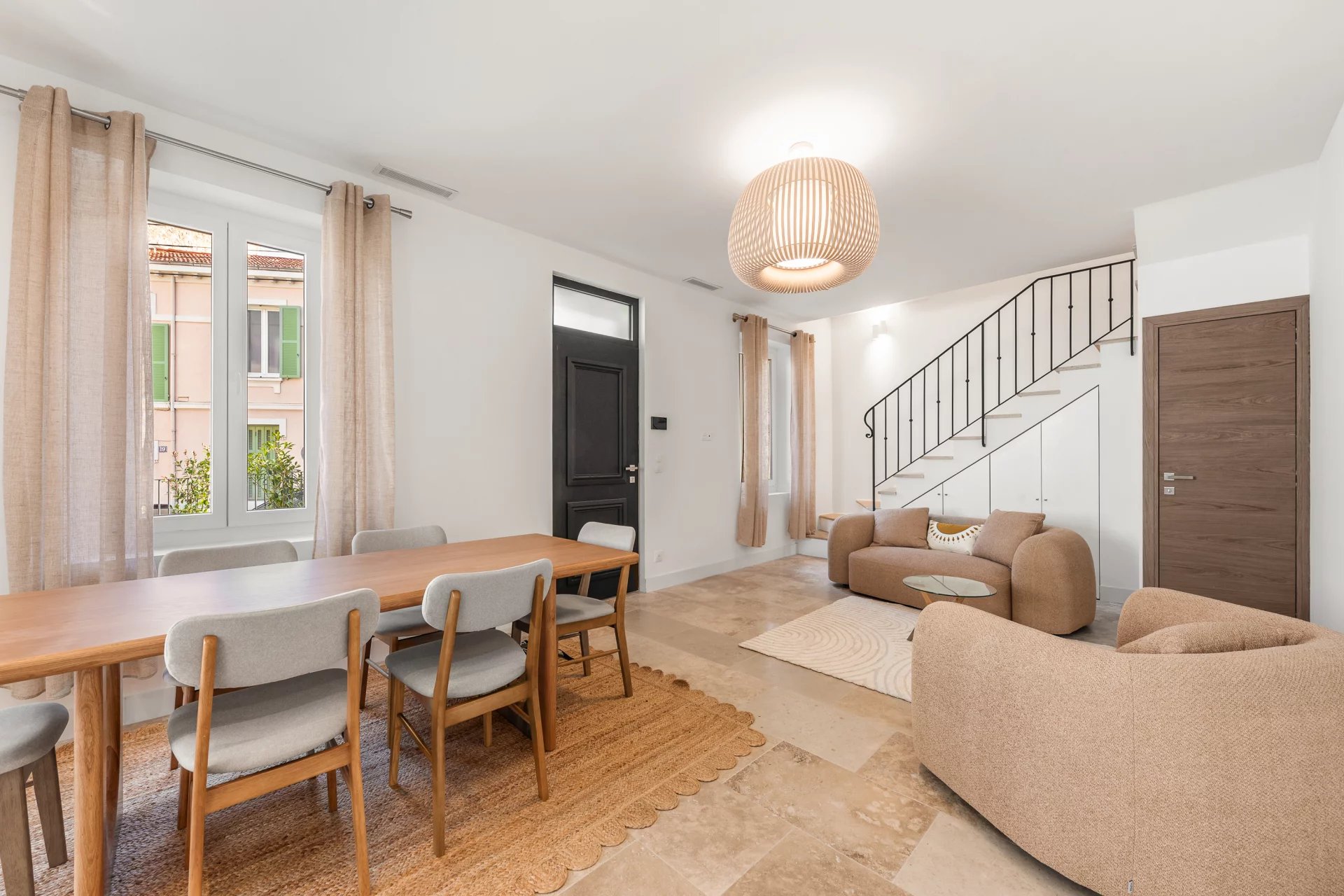 CANNES - PROCHE PALAIS – MAISON RÉNOVÉE - STUDIO INDÉPENDANT - PISCINE - STATIONNEMENTS