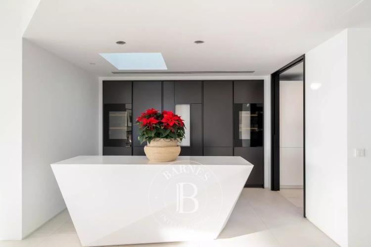 CANNES – CROISETTE PALM BEACH – PENTHOUSE VUE MER PANORAMIQUE – TOIT TERRASSE 250 M² – 3 CHAMBRES