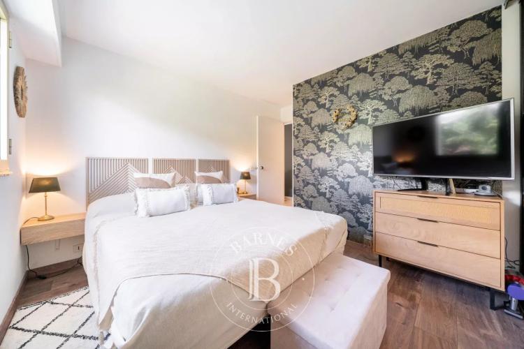 EXCLUSIVITÉ – CANNES BAS CROIX DES GARDES - DERNIER ETAGE - VUE MER - TERRASSE - ACCES DIRECT PLAGE - 1 CHAMBRE