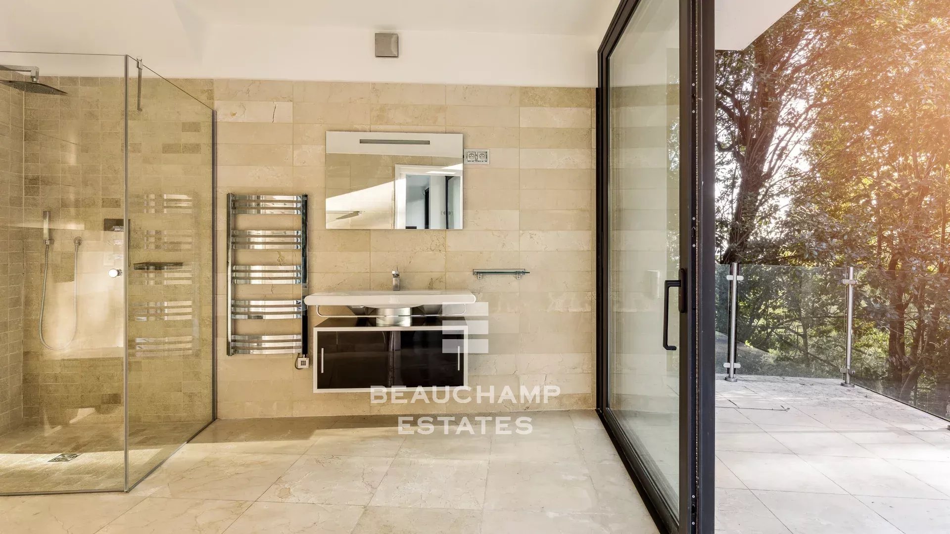 Villa contemporaine - vue mer & volumes généreux – Cannes