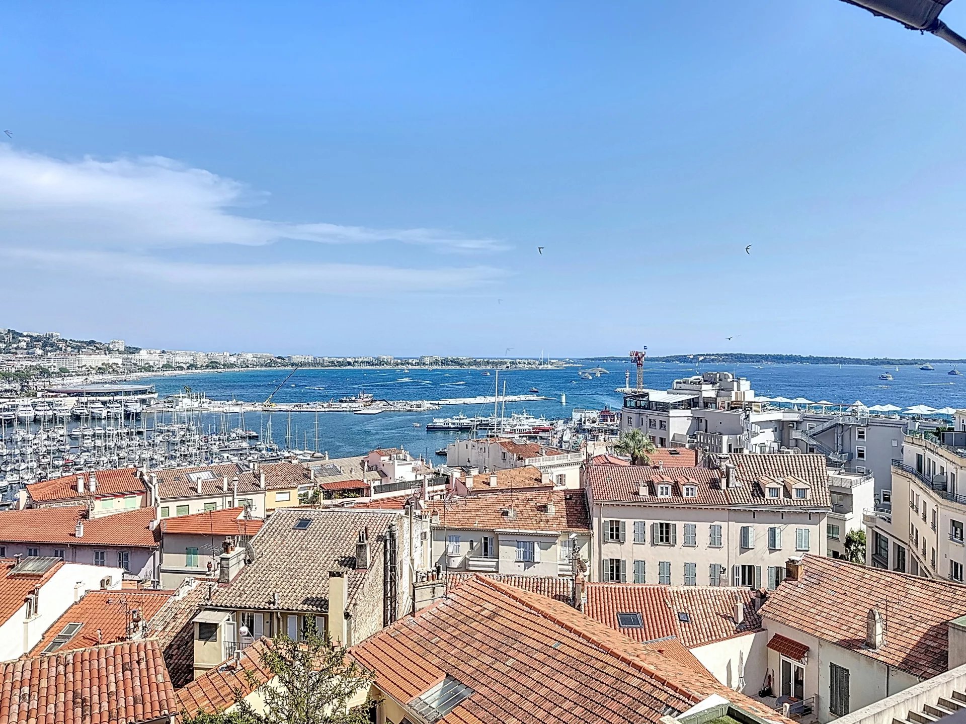 CANNES SUQUET VUE MER IMPRENABLE 3 PIECES TERRASSE RENOVE
