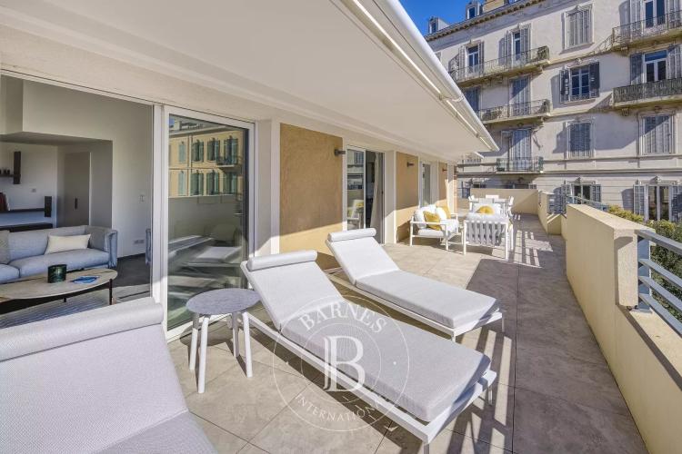 CANNES SUQUET - VUE MER - TERRASSE - 5 PIECES