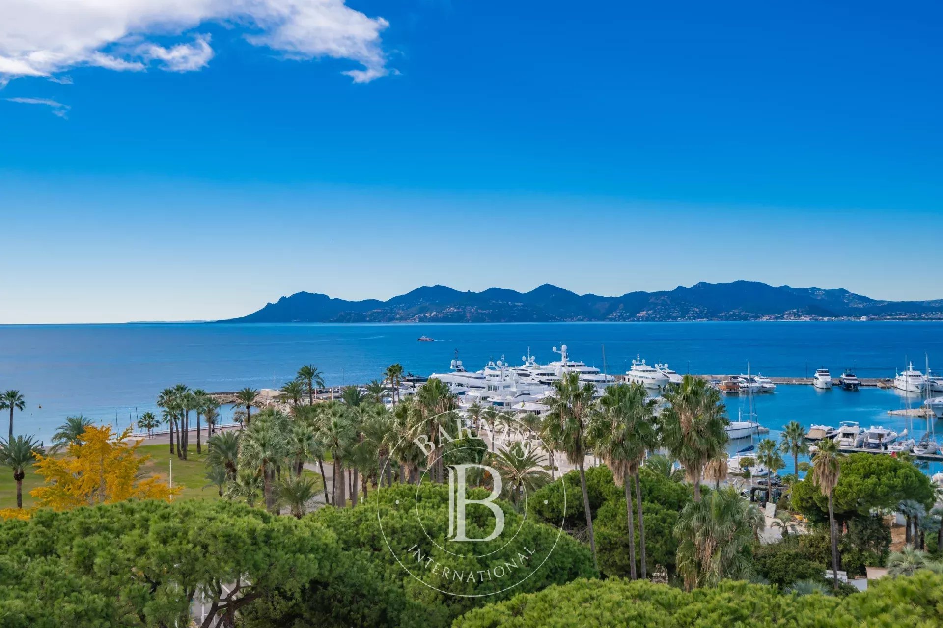 CANNES – CROISETTE PALM BEACH – PENTHOUSE VUE MER PANORAMIQUE – TOIT TERRASSE 250 M² – 3 CHAMBRES