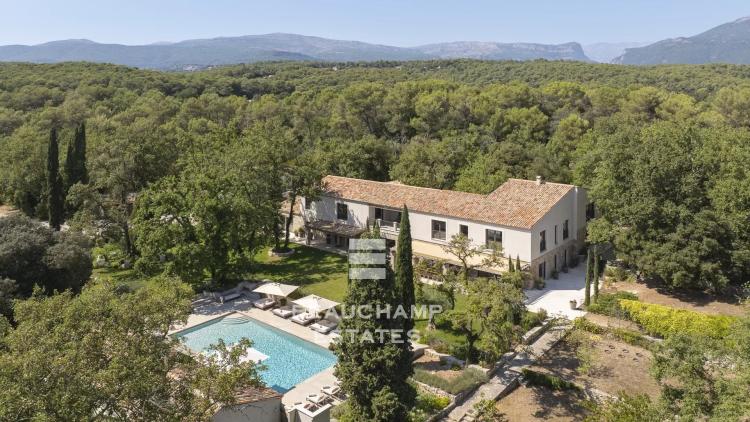 Exclusivité - Domaine fermé de 12 chambres  avec piscine  - Valbonne