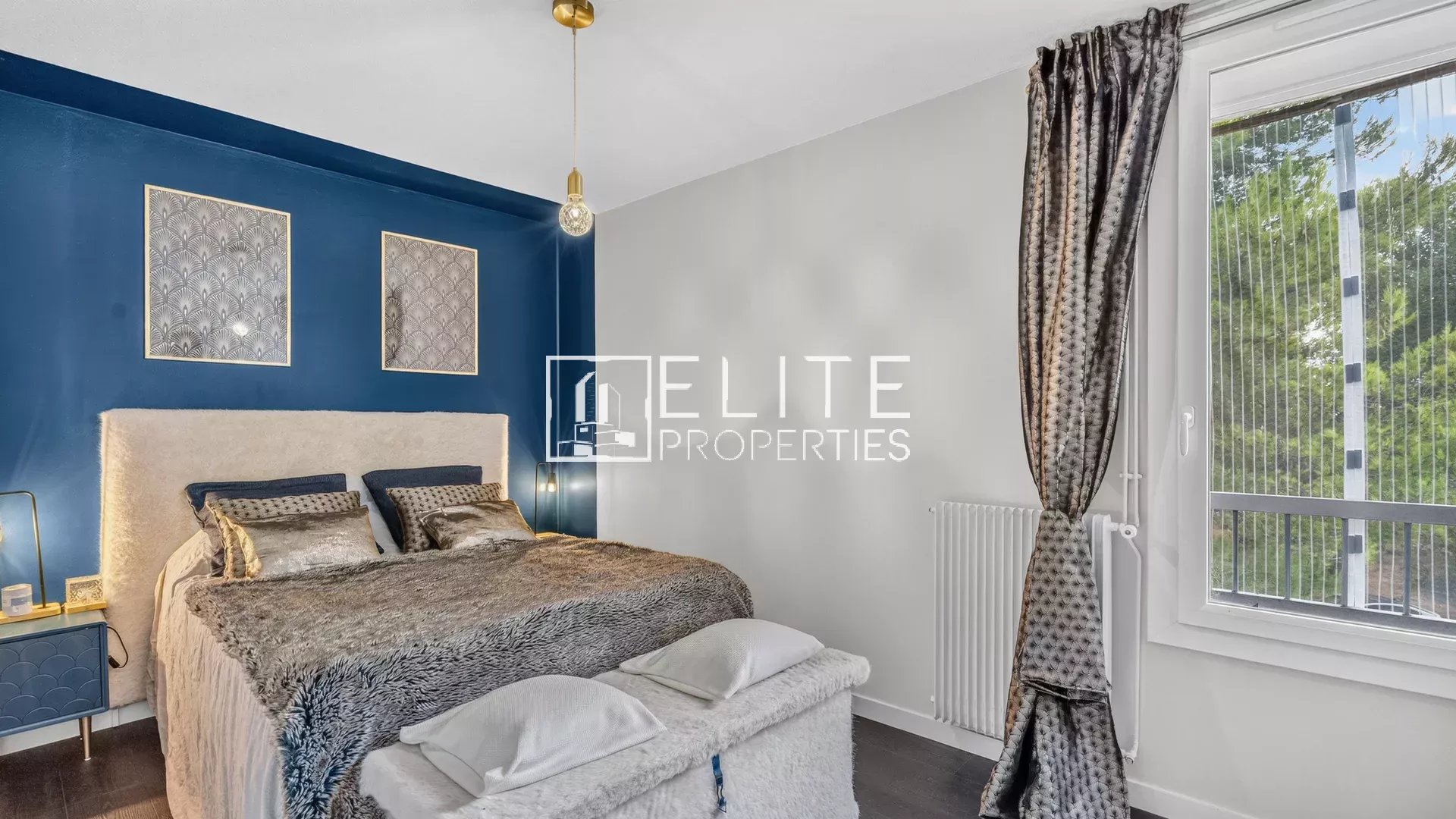 Appartement 3 pièces rénové avec terrasse — Dernier étage