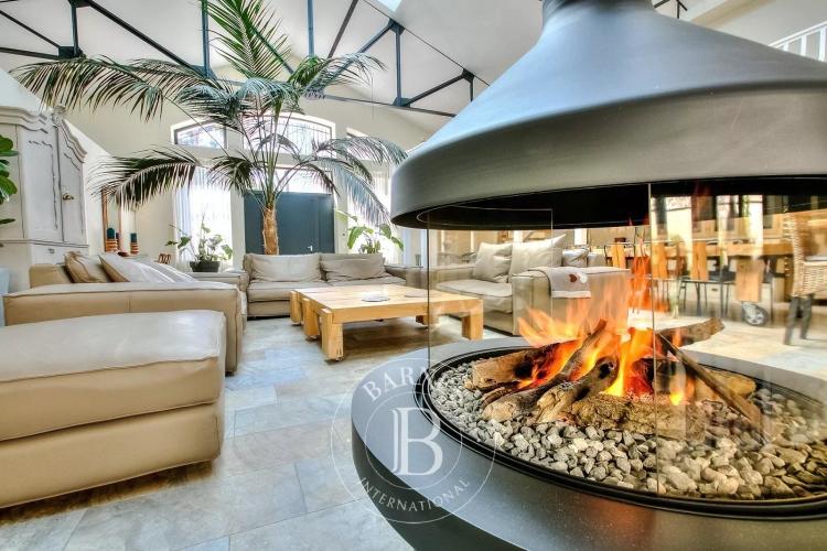 CANNES CENTRE - LOFT ATYPIQUE - HAUTEUR SOUS PLAFOND