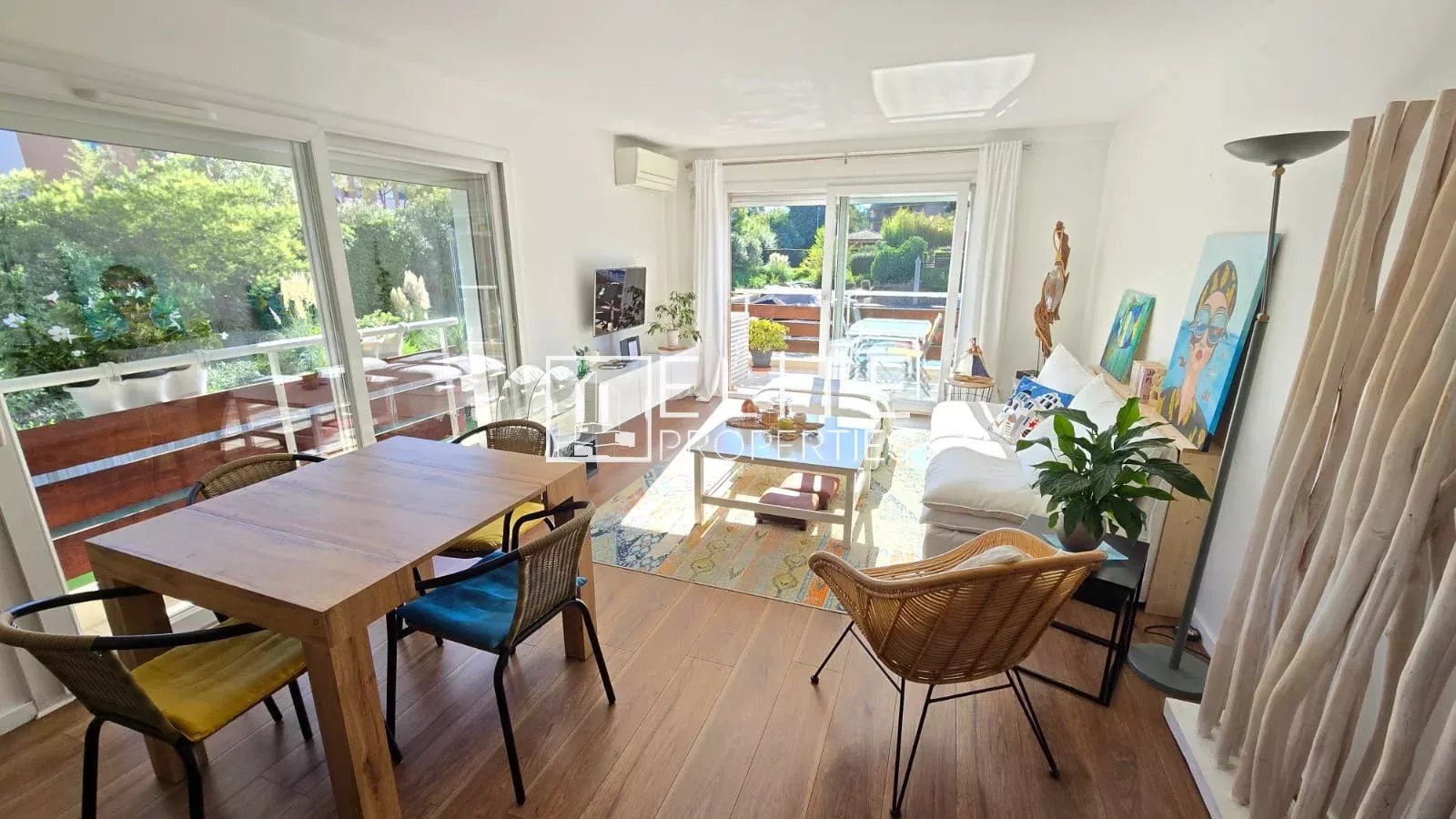 APPARTEMENT 3 PIÈCES DE 70m² + GARAGE, CAVE & PISCINE - MANDELIEU-LA-NAPOULE