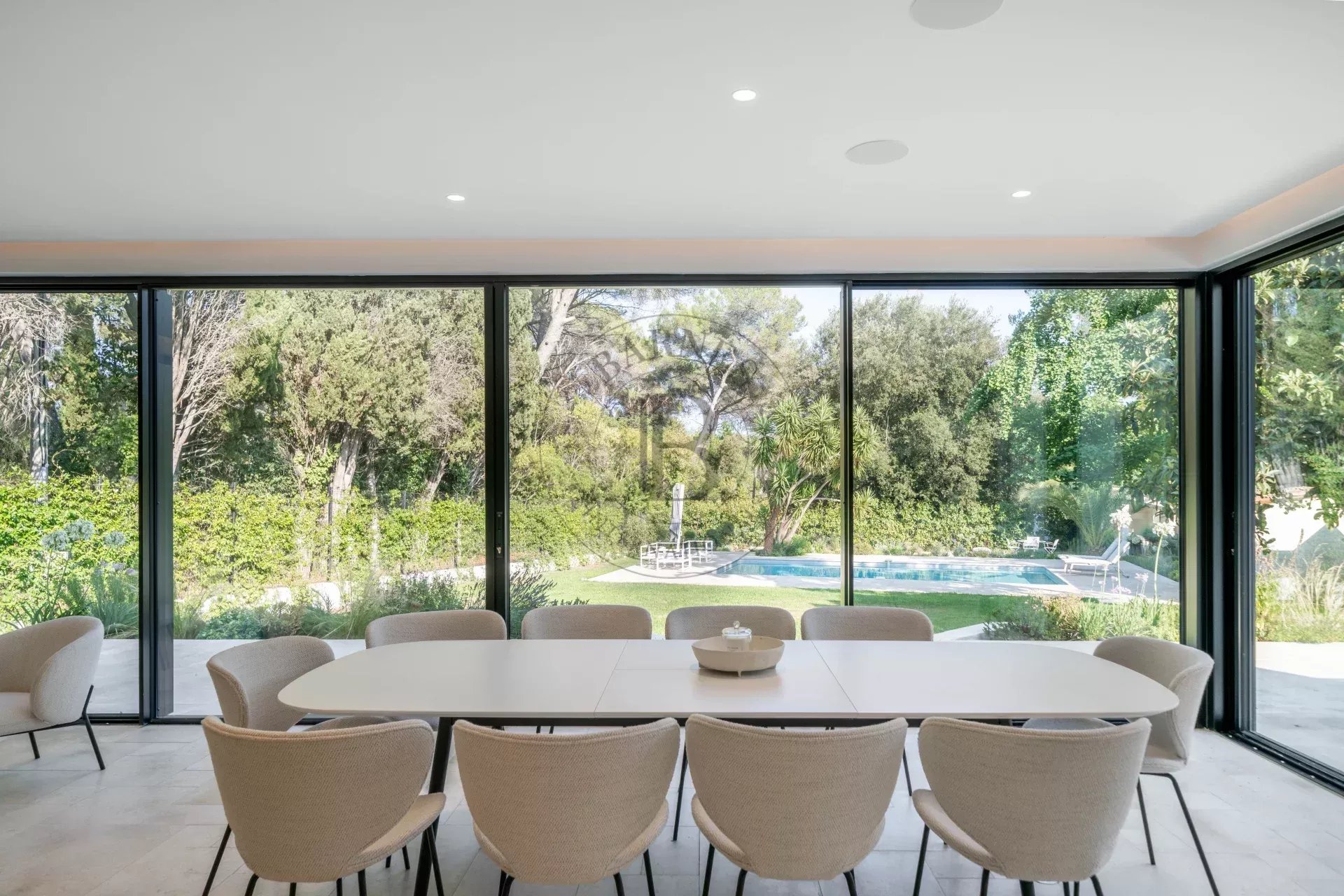 MOUGINS - QUARTIER SÉCURISÉ - AU CALME