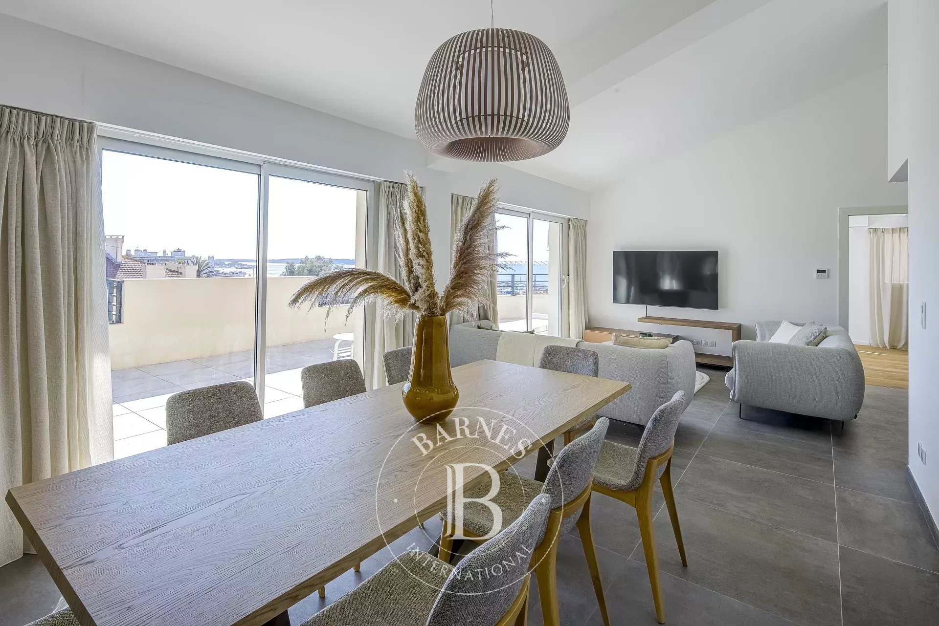 CANNES SUQUET - VUE MER - TERRASSE - 5 PIECES