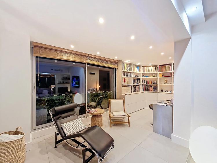 CANNES - ARRIERE CROISETTE - DERNIER ETAGE - GRANDE TERRASSE