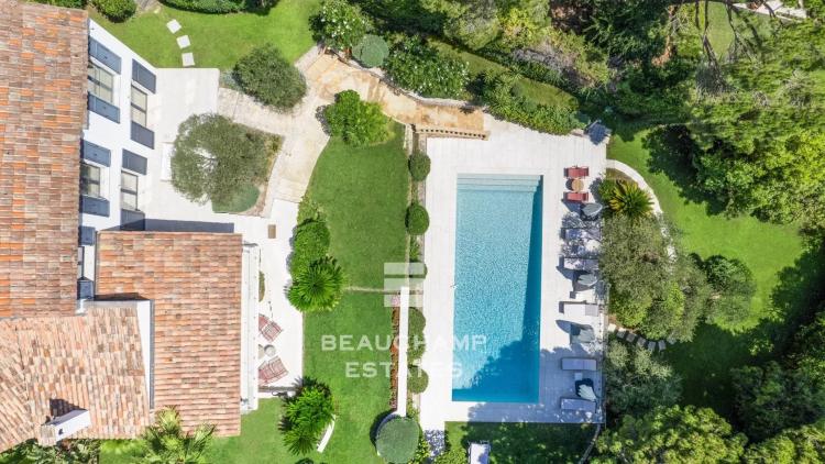 Villa contemporaine 5 chambres avec piscine - Super Cannes