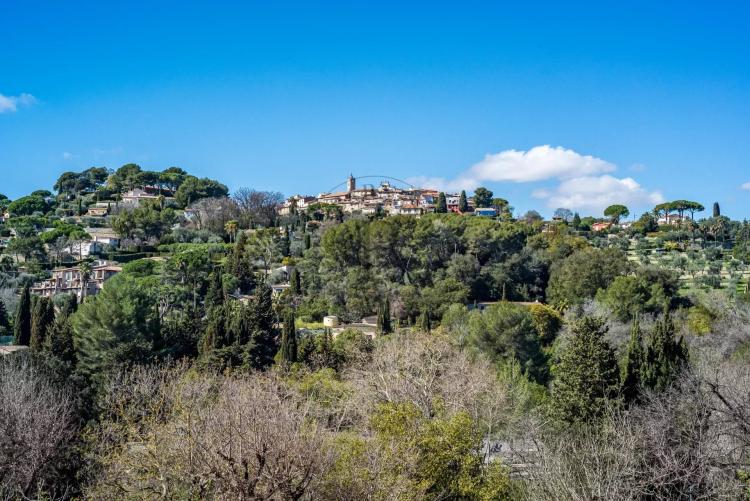 MOUGINS – VILLA FAMILIALE – DOMAINE SÉCURISÉ