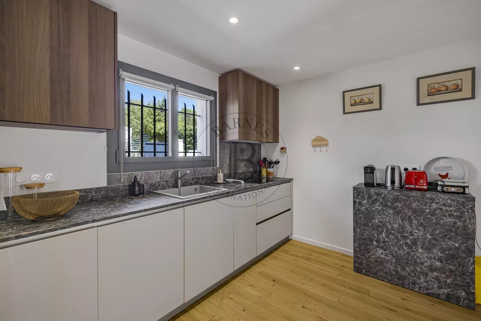 MOUGINS - VILLA DE PLAIN-PIED RENOVEE - PISCINE