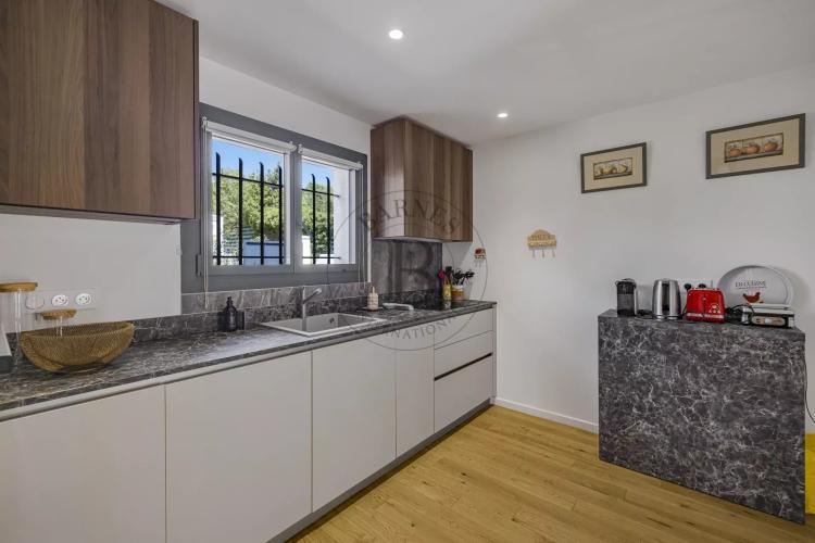 MOUGINS - VILLA DE PLAIN-PIED RENOVEE - PISCINE
