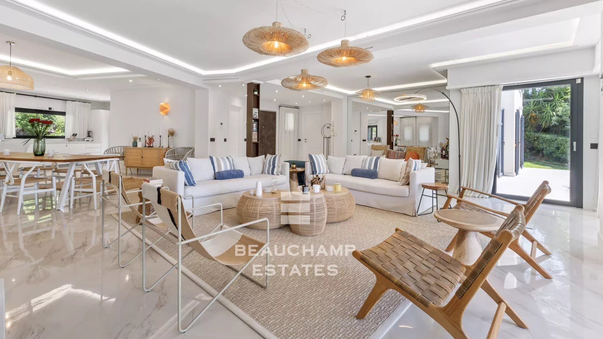 Villa contemporaine 5 chambres avec piscine - Super Cannes