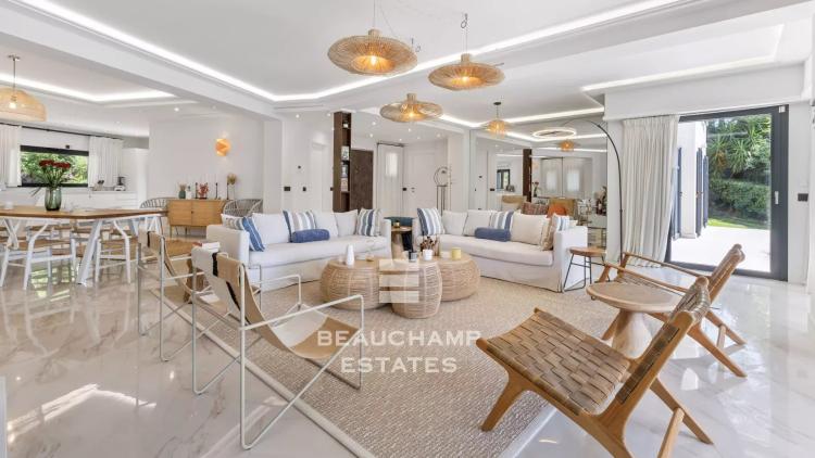 Villa contemporaine 5 chambres avec piscine - Super Cannes