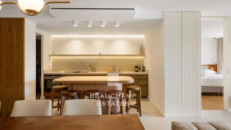 Vue mer & adresse d’exception – Appartement rénové, Cannes Croisette, 3 chambres, terrasse sur les jardins