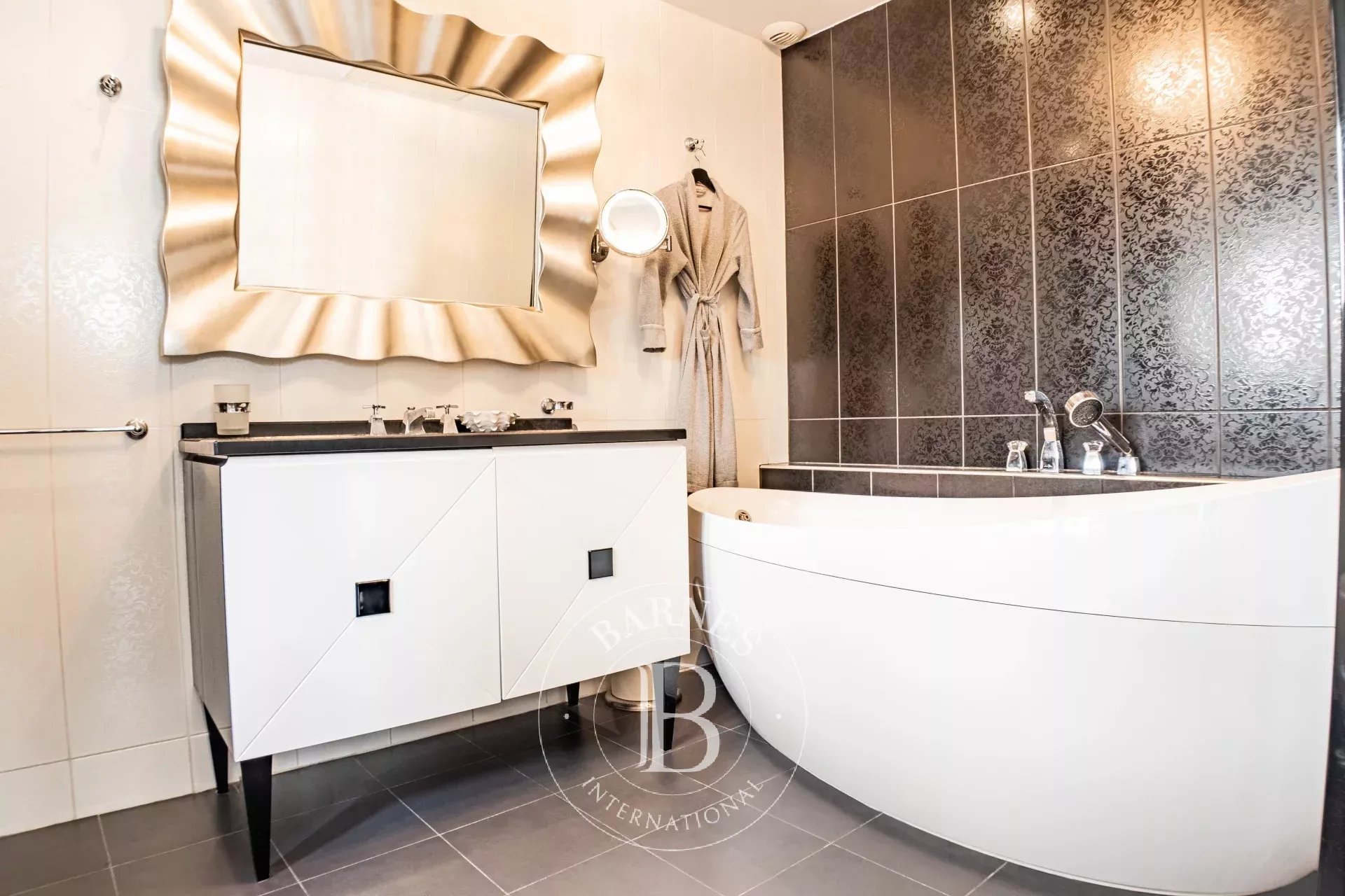 CANNES BANANE – RUE D’ANTIBES – 4 PIÈCES – FORT POTENTIEL LOCATIF