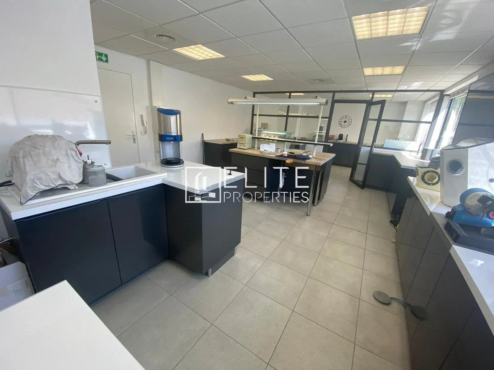 MOUGINS – BUREAUX LUMINEUX DE 51 M²