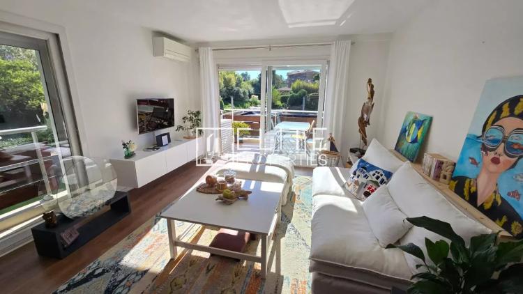 APPARTEMENT 3 PIÈCES DE 70m² + GARAGE, CAVE & PISCINE - MANDELIEU-LA-NAPOULE
