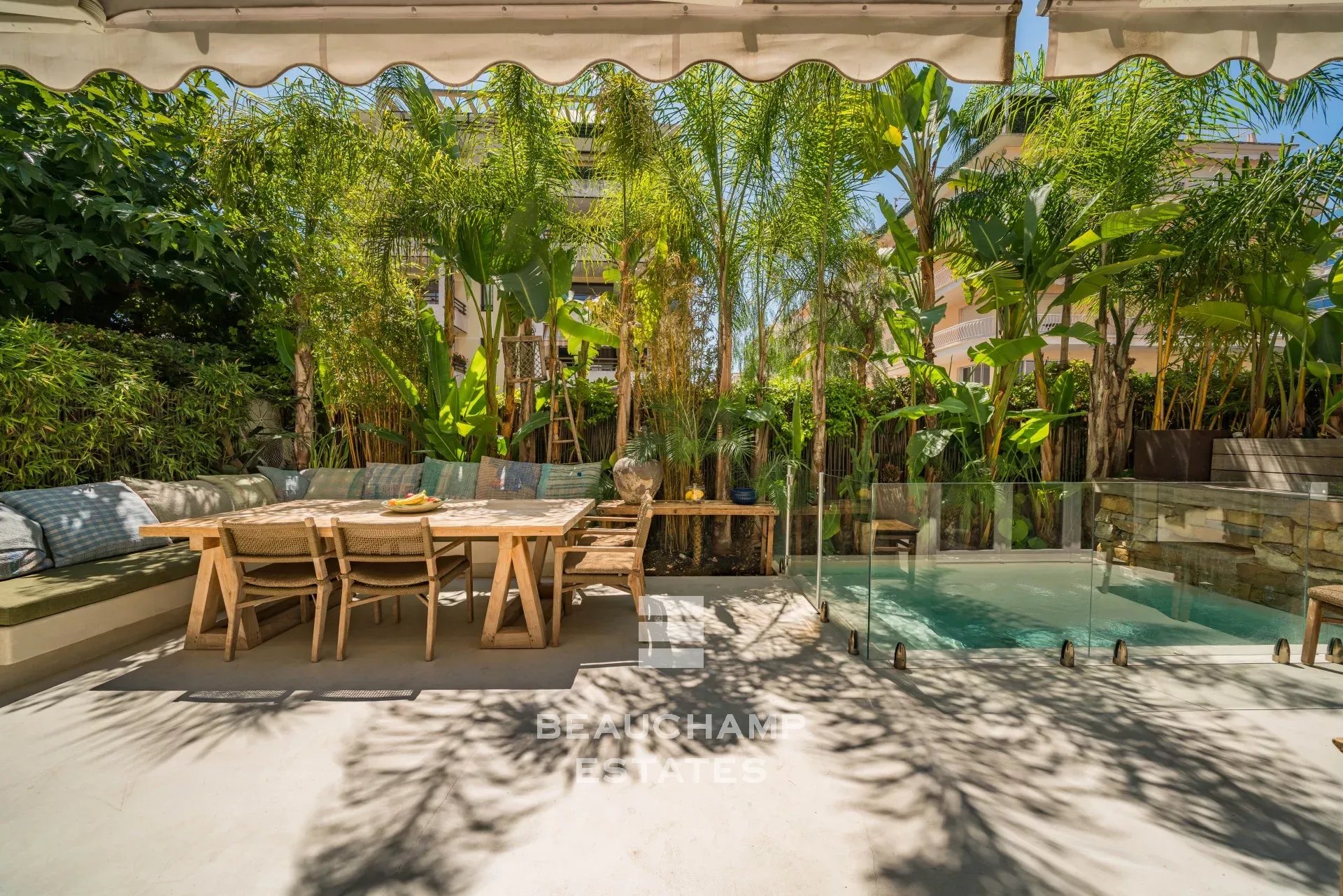 Appartement en rez-de-jardin avec piscine privative - Cannes Palm Beach