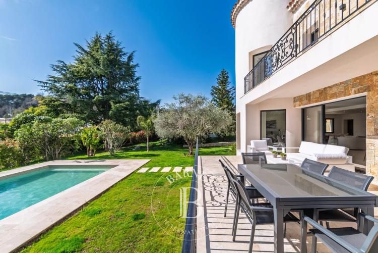 5 mn du village de Valbonne - Villa rénovée 5 chambres - Au calme absolu