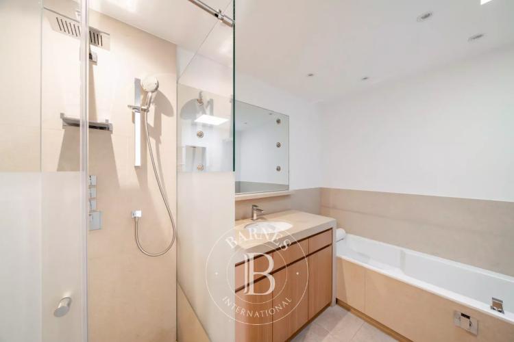 CANNES – CROISETTE PALM BEACH – PENTHOUSE VUE MER PANORAMIQUE – TOIT TERRASSE 250 M² – 3 CHAMBRES