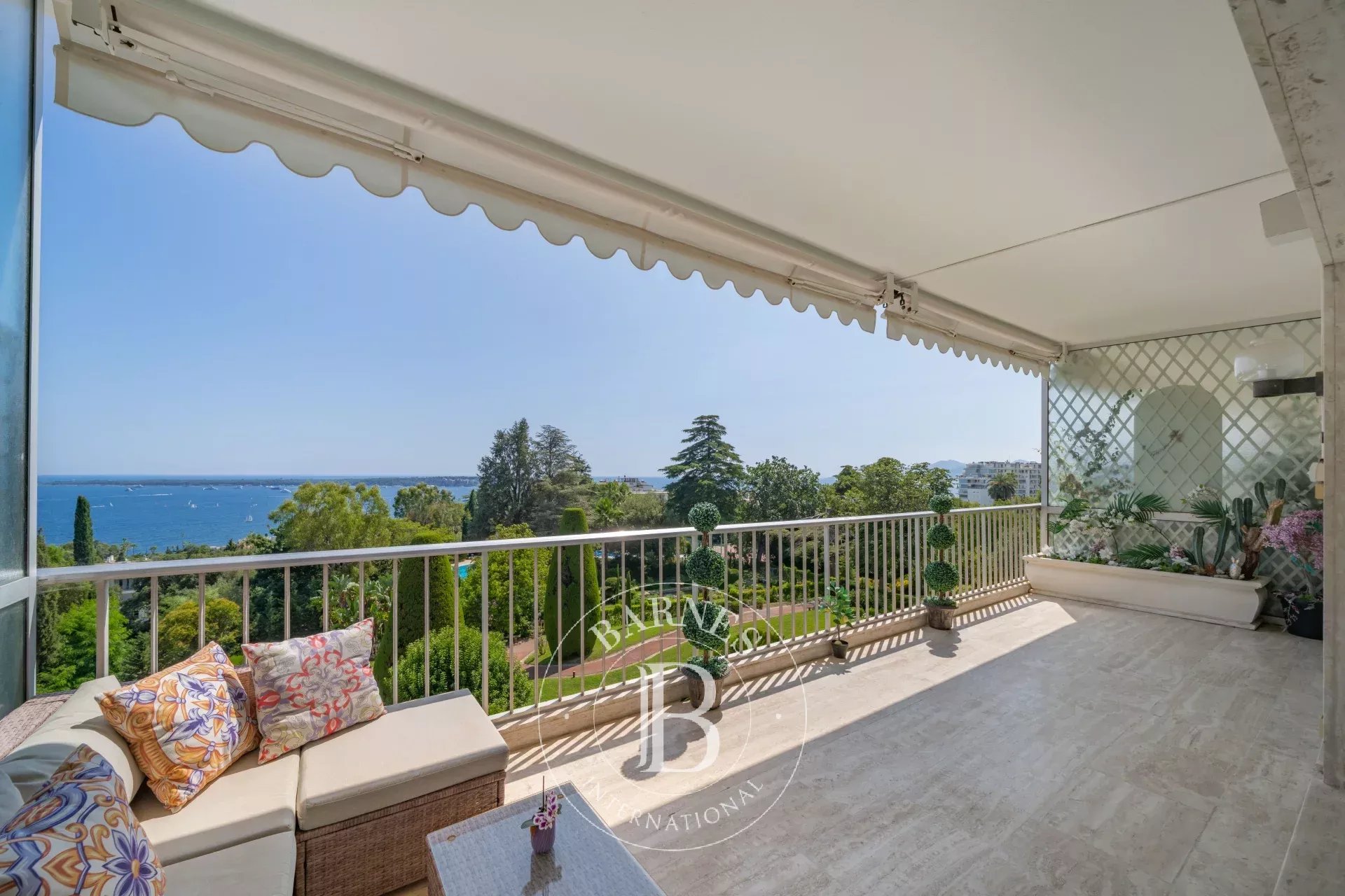 CANNES CALIFORNIE - 2 PIÈCES - VUE MER PANORAMIQUE - TERRASSE - PISCINE - TENNIS