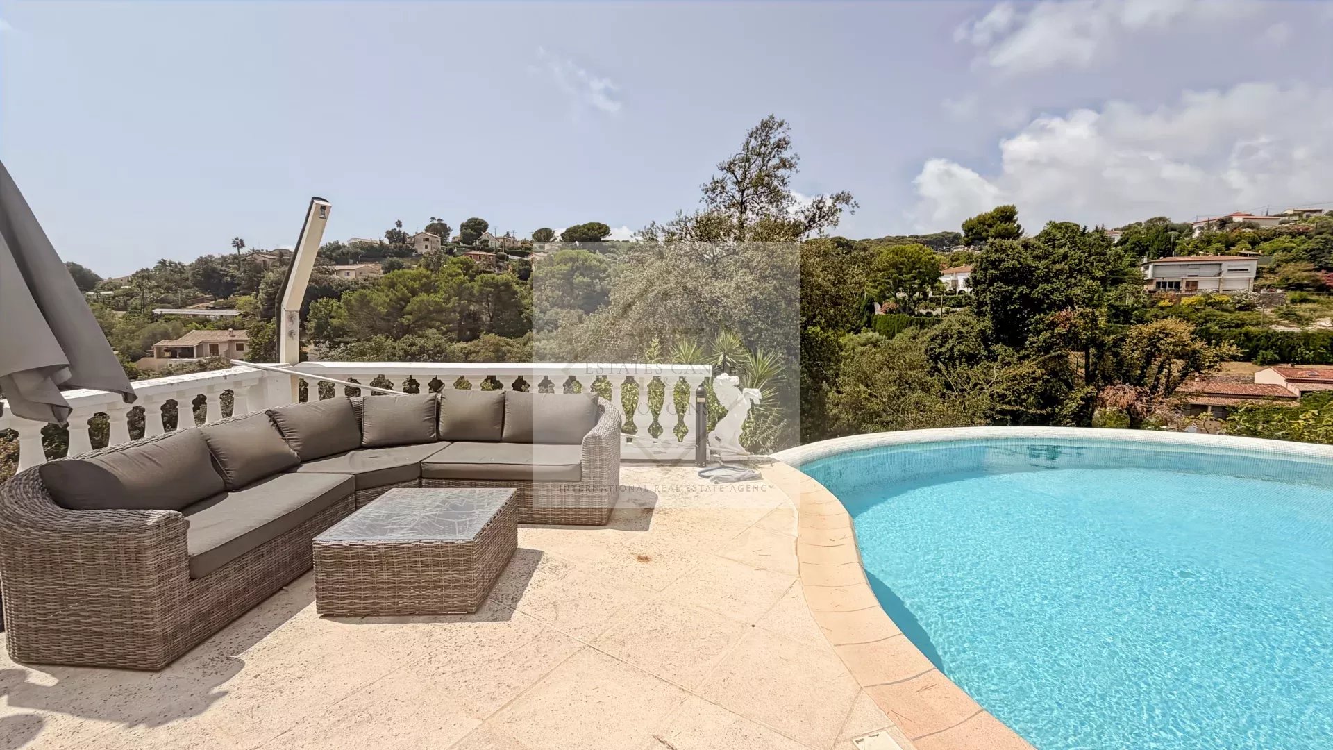 À VENDRE – VILLA DE CHARME VUE MER À ANTIBES, CALME ABSOLU