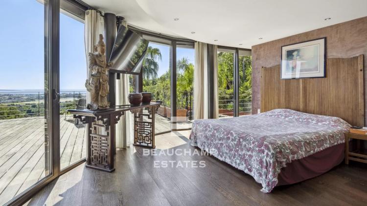 Rare villa d’architecte 5 chambres vue mer quartier du Capitou à Mandelieu