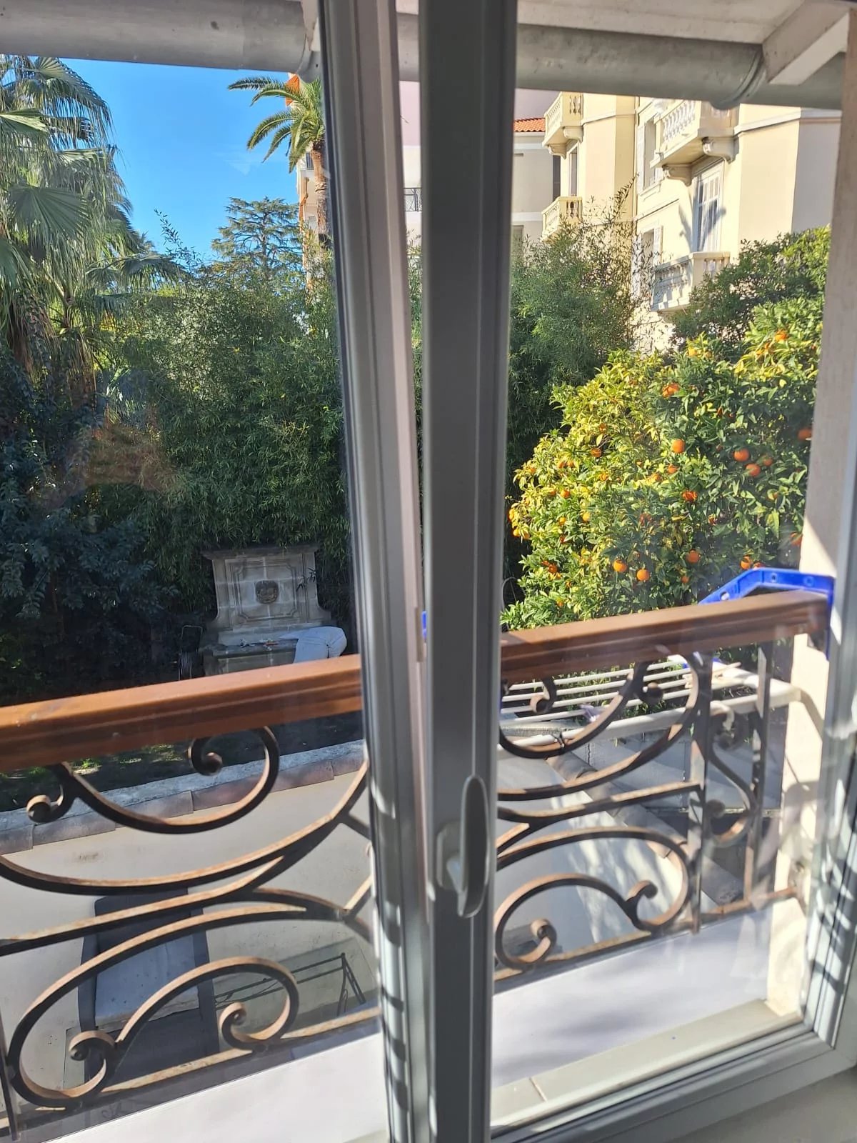 CANNES BAS ST NICOLAS - STUDIO MEUBLÉ AVEC MEZZANINE - AU CALME