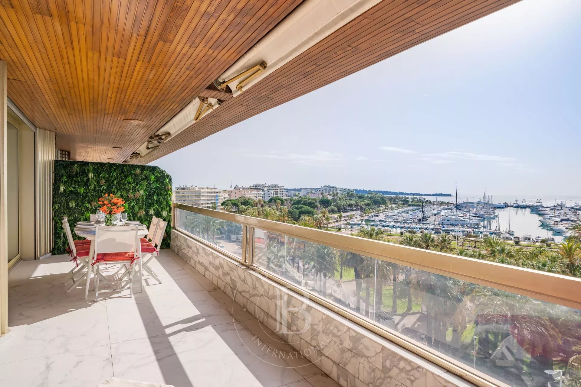 CANNES CROISETTE - 3 PIÈCES - TERRASSE - VUE MER PANORAMIQUE