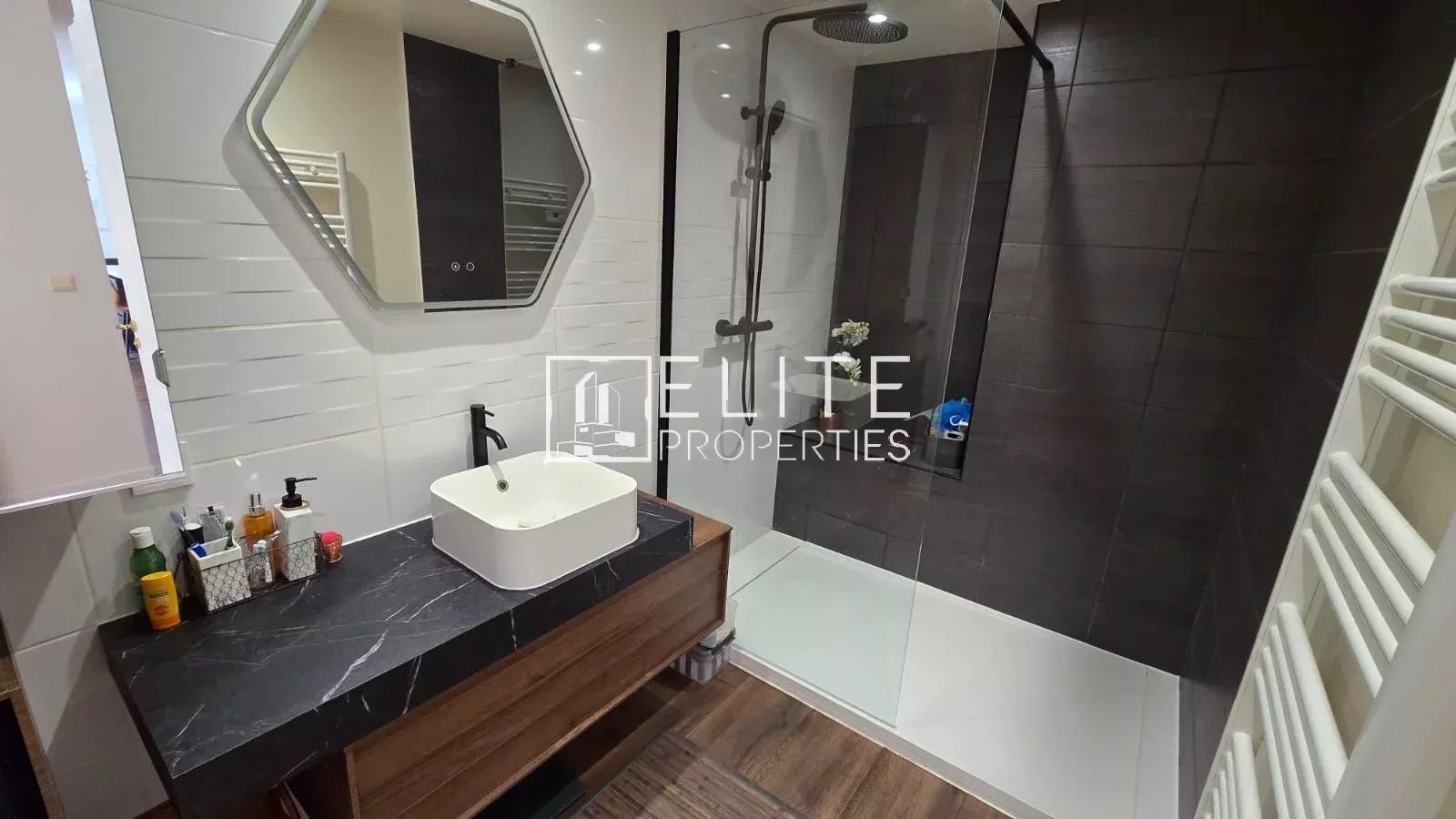APPARTEMENT 3 PIÈCES DE 70m² + GARAGE, CAVE & PISCINE - MANDELIEU-LA-NAPOULE