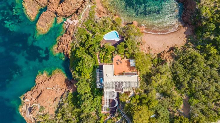 THÉOULE SUR MER - UNIQUE PIED DANS L'EAU