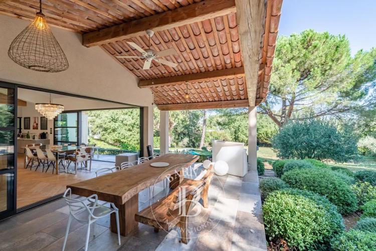 Valbonne, - Domaine fermé - 5 chambres en suite - Piscine - Appartement