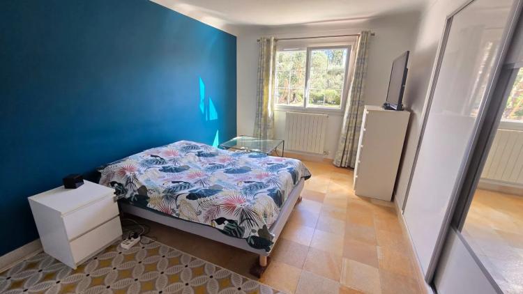 MAISON 5 PIÈCES 135 m² + PISCINE & DOUBLE GARAGE – TERRAIN 3 300 m²