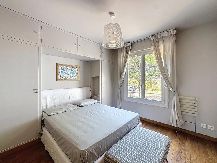 CANNES SUQUET VUE MER IMPRENABLE 3 PIECES TERRASSE RENOVE