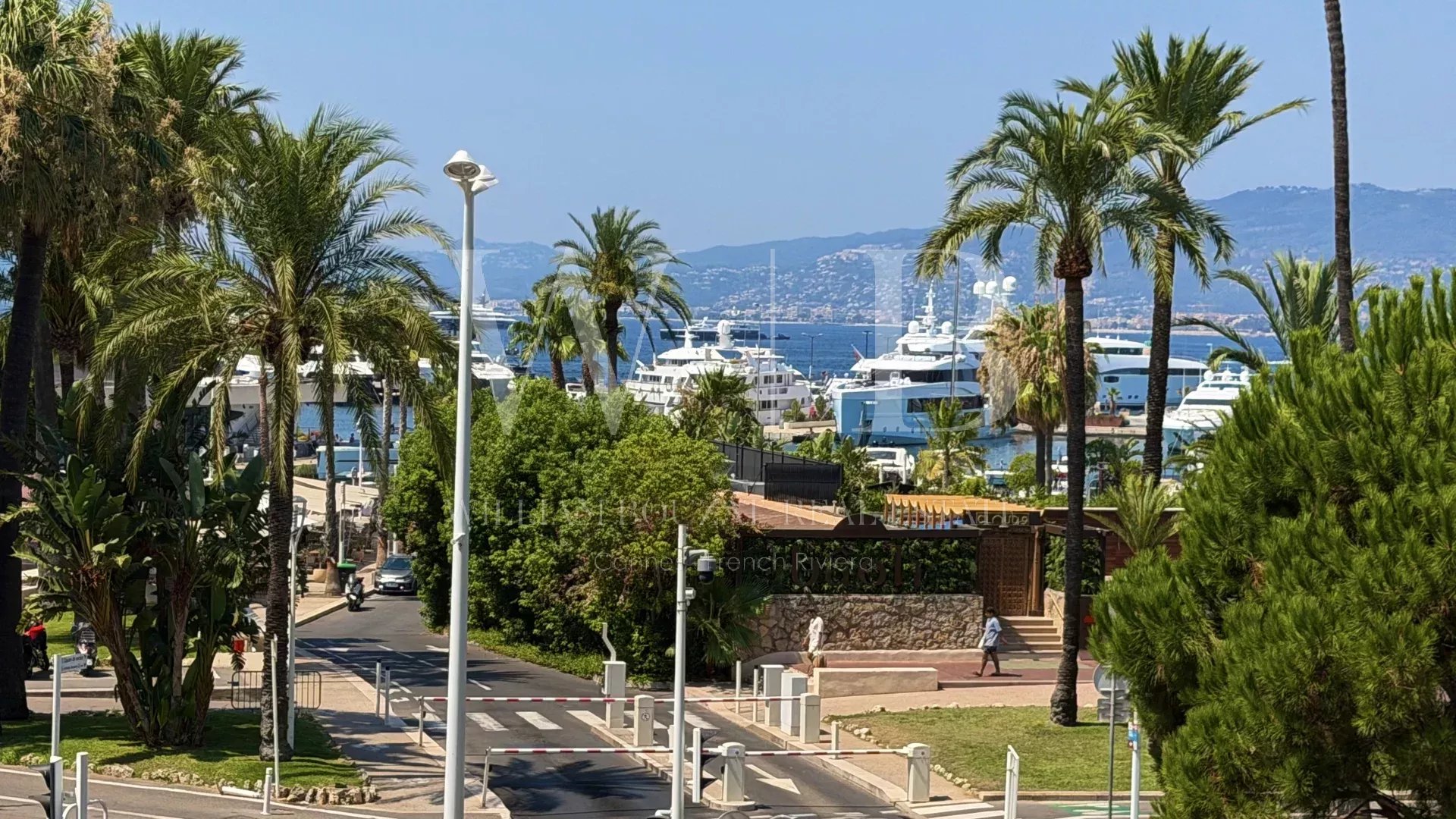 Cannes, la Croisette - Port Canto. Appartement de 229 m² avec vue mer + dépendances