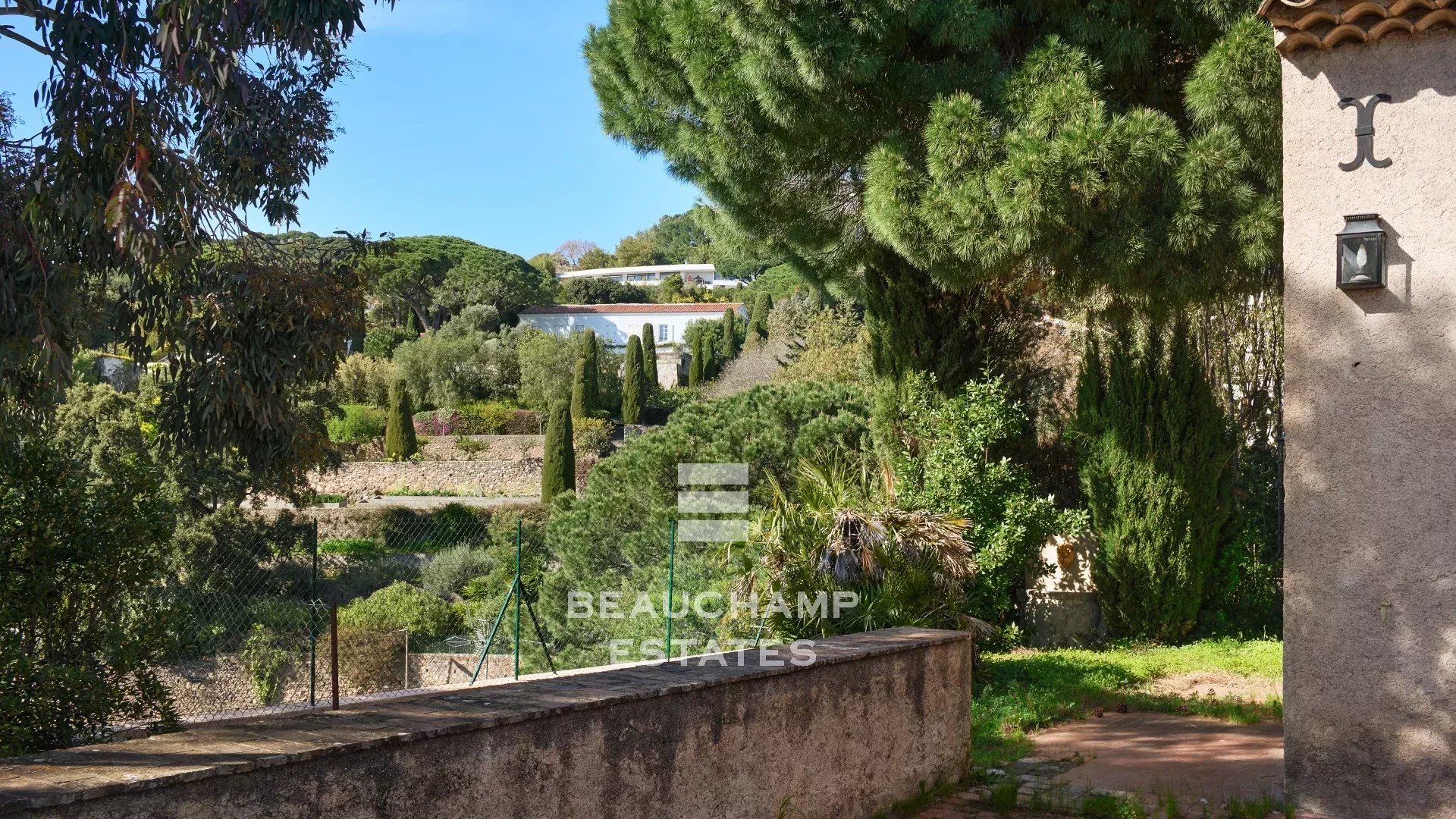 Propriété 5 chambres à rénover avec vue mer panoramique - Cannes - La Croix-des-Gardes